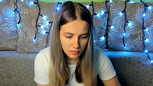 Snapshot of MaggieCake chatting on October 2025 11:49:02 PM MaggieCake online show from October 2025 11:49:02 PM