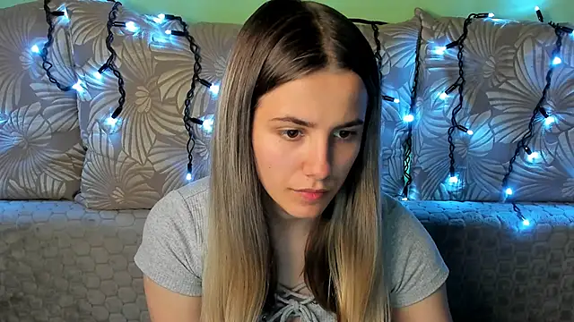 Snapshot of MaggieCake chatting on October 2025 01:50:02 AM MaggieCake online show from October 2025 01:50:02 AM