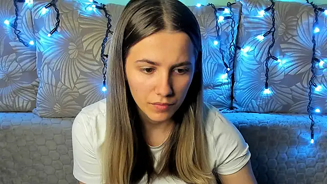 Snapshot of MaggieCake chatting on October 2025 02:22:02 AM MaggieCake online show from October 2025 02:22:02 AM