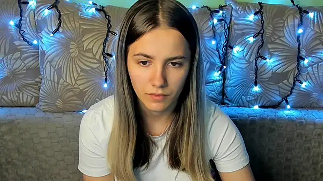 Snapshot of MaggieCake chatting on October 2025 02:19:02 AM MaggieCake online show from October 2025 02:19:02 AM