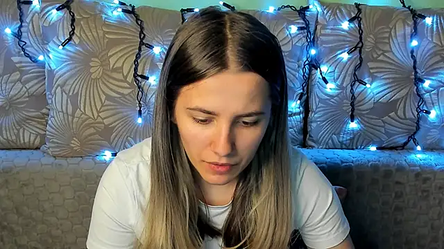 Snapshot of MaggieCake chatting on October 2025 01:13:02 AM MaggieCake online show from October 2025 01:13:02 AM