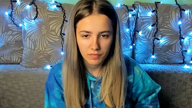 Snapshot of MaggieCake chatting on October 2025 01:53:02 AM MaggieCake online show from October 2025 01:53:02 AM