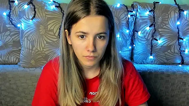 Snapshot of MaggieCake chatting on October 2025 01:30:01 AM MaggieCake online show from October 2025 01:30:01 AM