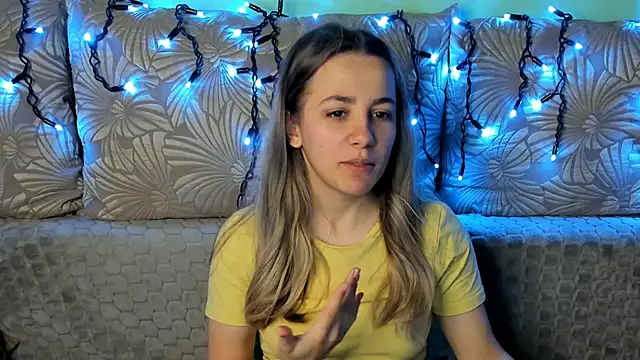 MaggieCake online show from December 2025 04:08:01 AM