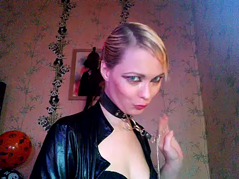 WildMissNiks online show from October 2025 08:49:01 AM