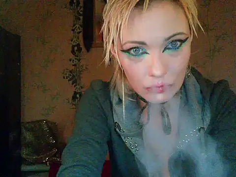 WildMissNiks online show from November 2025 08:15:02 AM