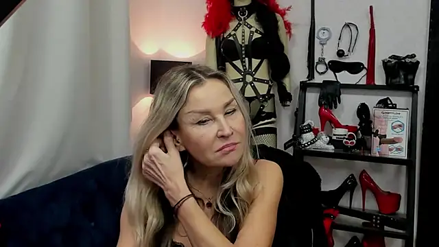 crystaLUX online show from January 2025 11:57:01 AM