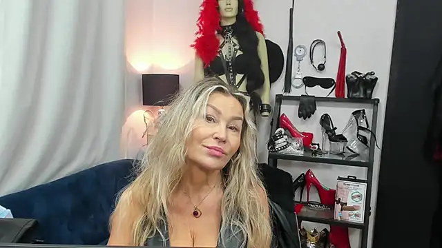 crystaLUX online show from October 2025 04:35:01 AM