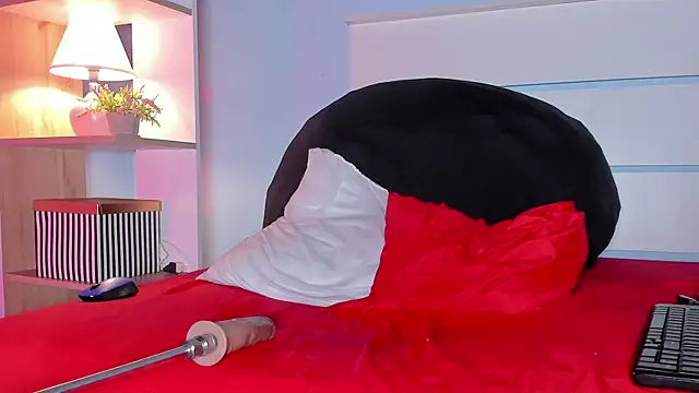 alicialittle online show from December 2024 11:05:02 PM