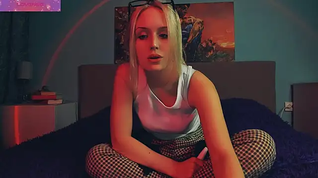 Linda Roxy online show from March 2025 05:25:01 PM