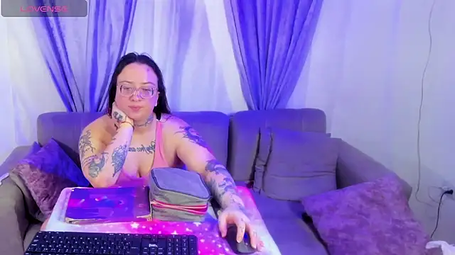 MiaYMolly online show from April 2026 11:36:02 PM