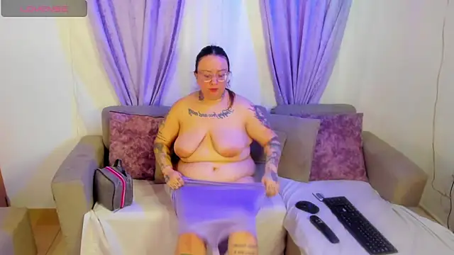 MiaYMolly online show from April 2026 12:50:01 AM
