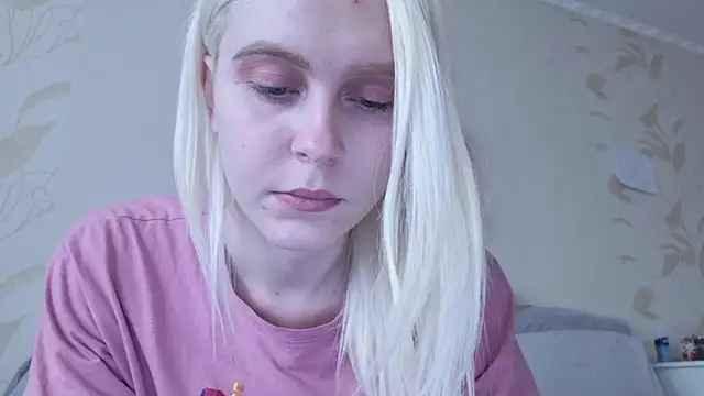 Snapshot of Evelyn_rabbit chatting on March 2025 09:56:01 AM Evelyn rabbit online show from March 2025 09:56:01 AM