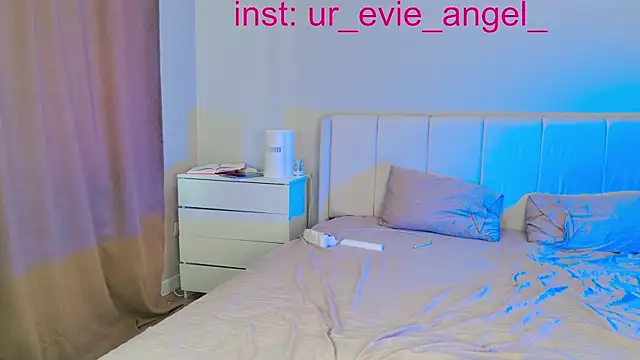 Evelyn rabbit online show from April 2026 09:47:01 AM