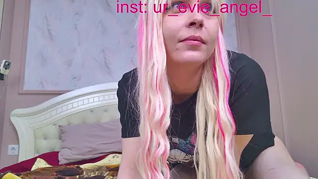 Evelyn rabbit online show from May 2026 02:44:02 PM