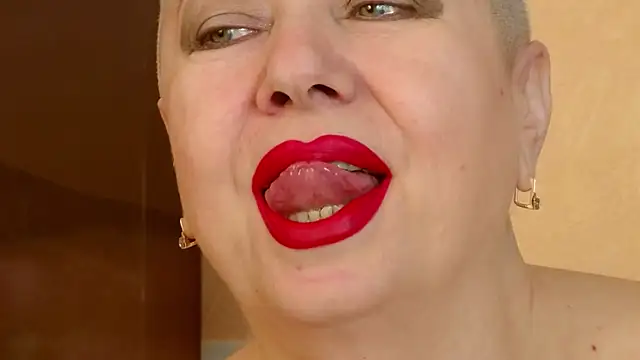 LadyPosh online show from April 2026 08:00:02 PM