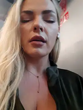 Snapshot of Dirtyfeelin chatting on November 2025 05:21:01 AM Dirtyfeelin online show from November 2025 05:21:01 AM