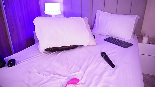 Snapshot of curvyliciousss chatting on January 2025 11:02:02 PM curvyliciousss online show from January 2025 11:02:02 PM