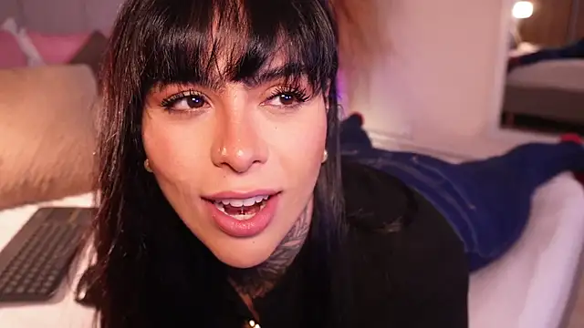 Snapshot of curvyliciousss chatting on October 2025 04:19:02 PM curvyliciousss online show from October 2025 04:19:02 PM