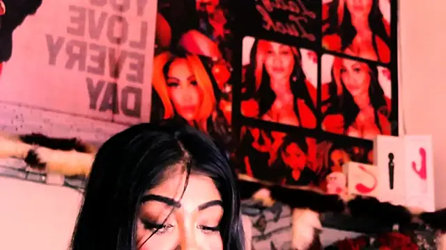 Snapshot of indian_dreamgirl chatting on October 2025 08:19:01 PM indian dreamgirl online show from October 2025 08:19:01 PM