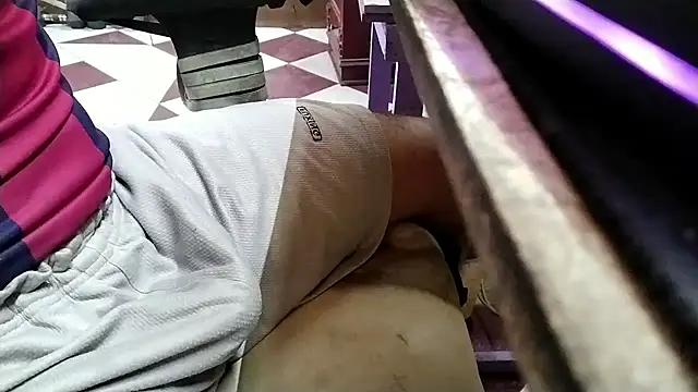 growing20yo online show from November 2025 10:23:02 PM