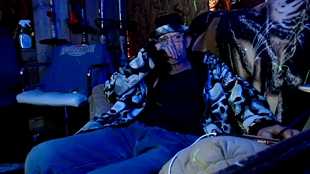 Snapshot of justinewe69 chatting on December 2025 09:03:01 AM justinewe69 online show from December 2025 09:03:01 AM