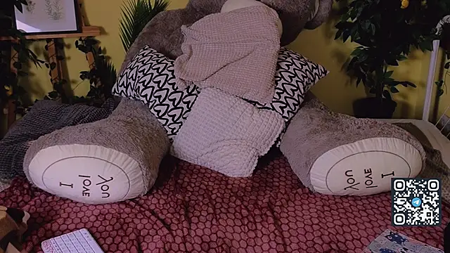 Snapshot of SuchArt_ chatting on December 2024 03:22:02 PM SuchArt online show from December 2024 03:22:02 PM