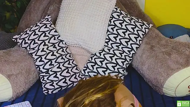 Snapshot of SuchArt_ chatting on January 2025 04:37:02 PM SuchArt online show from January 2025 04:37:02 PM