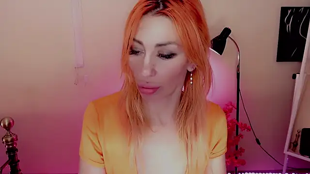 Snapshot of AnnieGOld_ chatting on December 2024 10:26:02 PM AnnieGOld online show from December 2024 10:26:02 PM