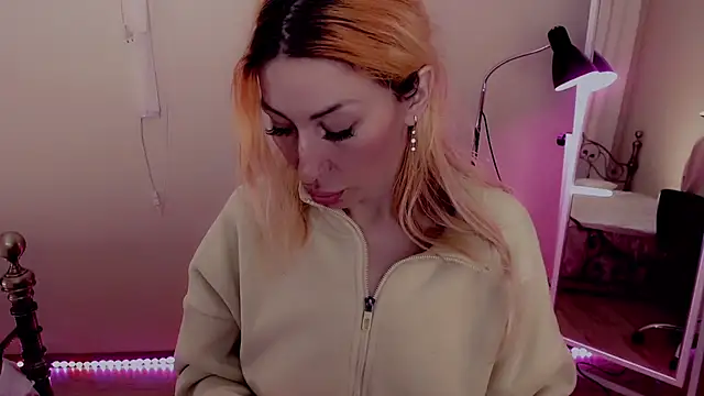 Snapshot of AnnieGOld_ chatting on February 2025 10:20:01 PM AnnieGOld online show from February 2025 10:20:01 PM