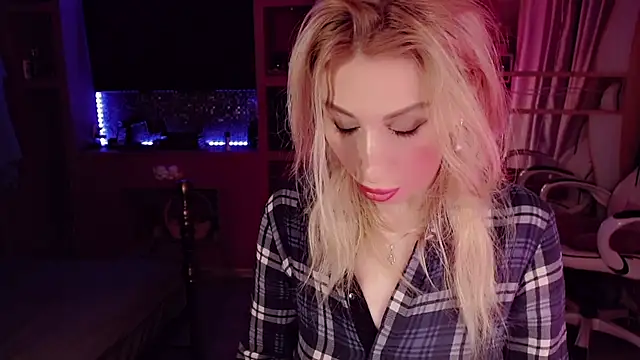 Snapshot of AnnieGOld_ chatting on September 2025 07:59:01 PM AnnieGOld online show from September 2025 07:59:01 PM