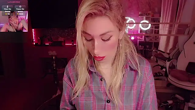 Snapshot of AnnieGOld_ chatting on September 2025 10:26:01 PM AnnieGOld online show from September 2025 10:26:01 PM