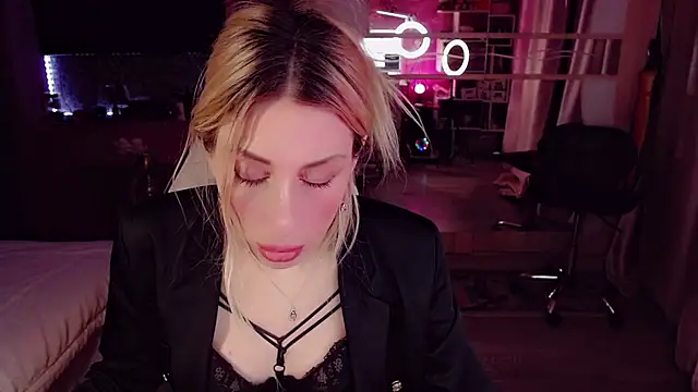 Snapshot of AnnieGOld_ chatting on January 2026 11:51:02 PM AnnieGOld online show from January 2026 11:51:02 PM