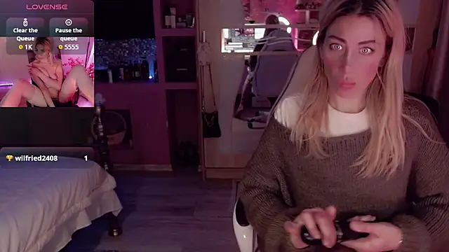 Snapshot of AnnieGOld_ chatting on January 2026 10:48:02 PM AnnieGOld online show from January 2026 10:48:02 PM