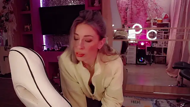 Snapshot of AnnieGOld_ chatting on February 2026 10:46:01 PM AnnieGOld online show from February 2026 10:46:01 PM