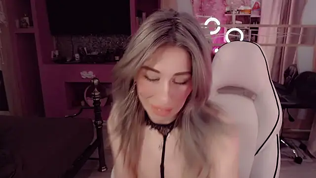 Snapshot of AnnieGOld_ chatting on February 2026 07:40:01 PM AnnieGOld online show from February 2026 07:40:01 PM