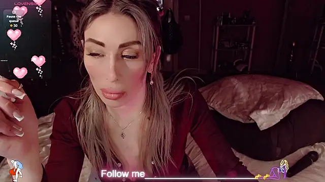 Snapshot of AnnieGOld_ chatting on February 2026 08:02:02 AM AnnieGOld online show from February 2026 08:02:02 AM