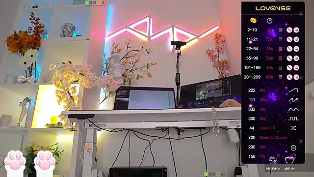 Elena-Marilyn online show from October 2025 04:40:01 PM