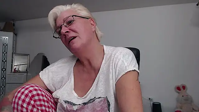 LaylaMilf online show from December 2024 07:38:02 PM