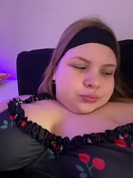 Snapshot of AshlyRouse chatting on January 2025 12:18:01 AM AshlyRouse online show from January 2025 12:18:01 AM