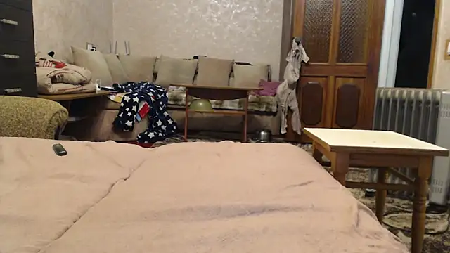 Amy August online show from February 2026 05:01:02 AM