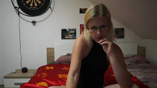 Moistdevil online show from October 2025 05:10:02 PM