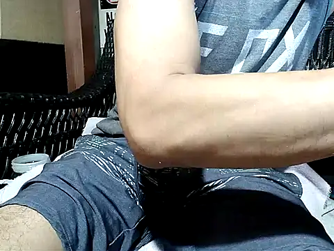 Snapshot of HungHawaiian808@xh chatting on December 2024 08:00:01 PM HungHawaiian808xh online show from December 2024 08:00:01 PM