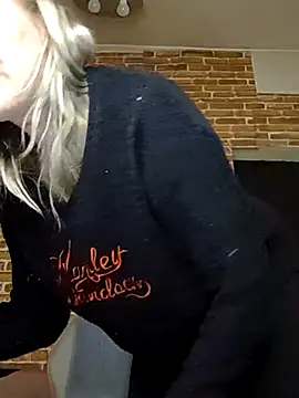 Snapshot of _Horny_milf_ chatting on February 2025 06:16:02 AM Horny milf online show from February 2025 06:16:02 AM