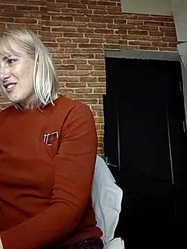 Snapshot of _Horny_milf_ chatting on March 2025 02:10:02 AM Horny milf online show from March 2025 02:10:02 AM