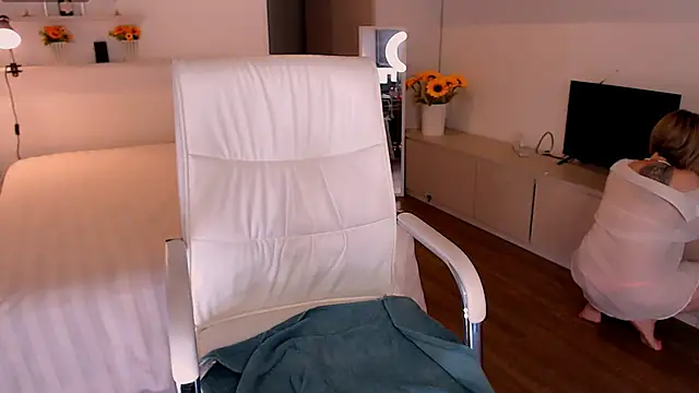 Snapshot of Tilly_Eliot chatting on December 2025 07:11:02 PM Tilly Eliot online show from December 2025 07:11:02 PM