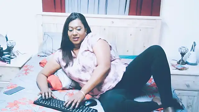 Snapshot of Indianlust69 chatting on October 2025 05:27:01 AM Indianlust69 online show from October 2025 05:27:01 AM