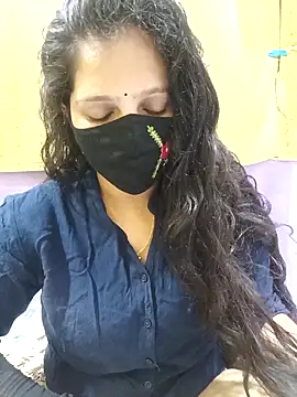 Snapshot of Rising_Smiler chatting on November 2025 06:08:01 PM Rising Smiler online show from November 2025 06:08:01 PM