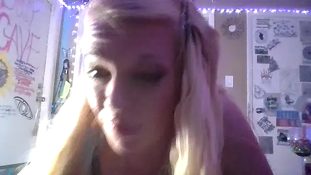 Snapshot of marilyn420 chatting on May 2026 04:51:02 AM marilyn420 online show from May 2026 04:51:02 AM