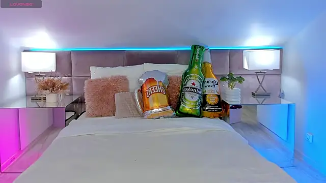 Snapshot of MiaMuse chatting on September 2025 07:15:01 PM MiaMuse online show from September 2025 07:15:01 PM